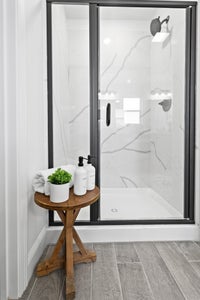 Shower with quartz and adorable towl stand