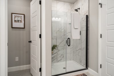 Stand up tile shower bring the modern tones to this home